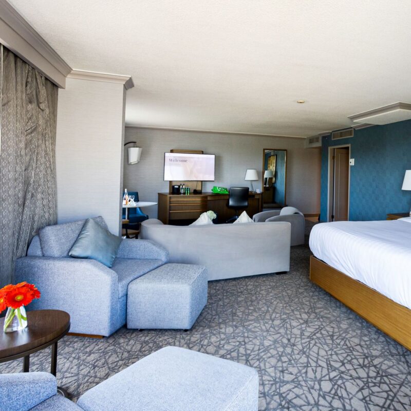 ONE-NIGHT STAY IN A PREMIER LUXURY ROOM AT PAN PACIFIC TORONTO - Image 2